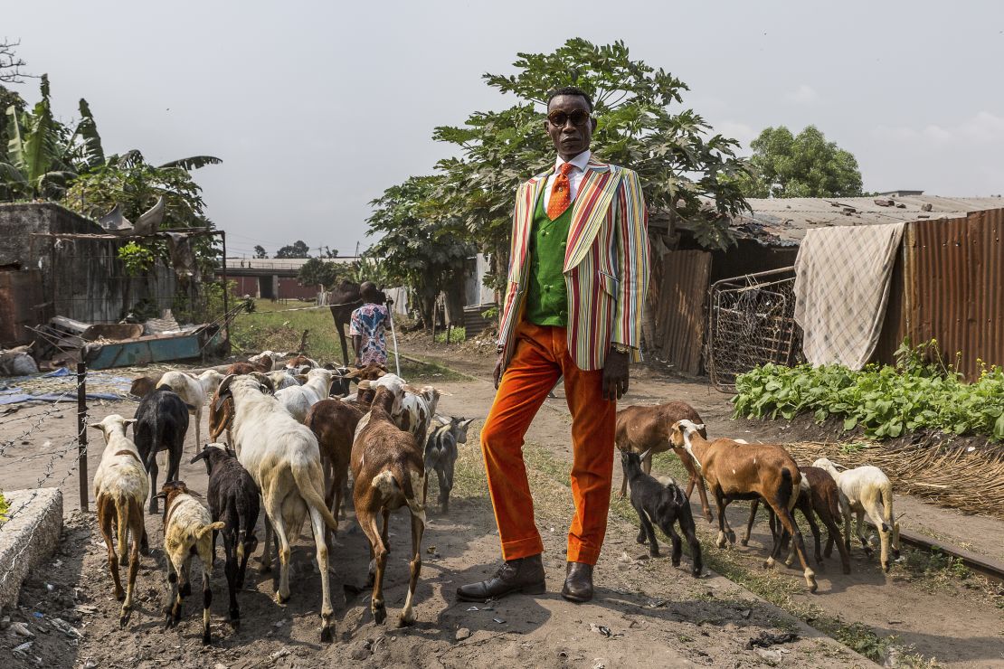 Maxime Pivot Mabanza, 43-year-old teacher of La Sape and sapeur for 36 years, in Brazzaville, 2017, captured by Tariq Zaidi