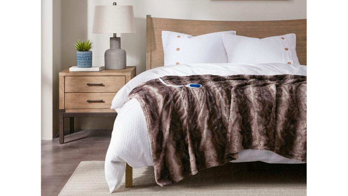 Beautyrest Zuri Oversized Heated Faux Fur Throw