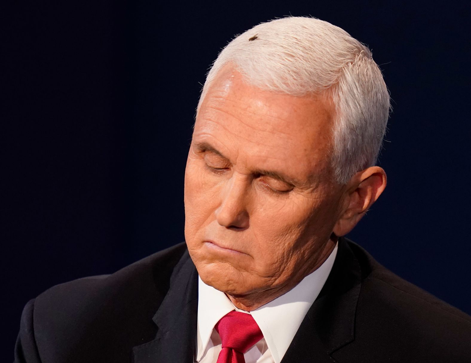 <a href="index.php?page=&url=https%3A%2F%2Fwww.cnn.com%2Fvideos%2Fpolitics%2F2020%2F10%2F08%2Fmike-pence-fly-on-head-debate-sot-vpx.cnn" target="_blank">A fly sits on Pence's head</a> during the debate. It became <a href="index.php?page=&url=https%3A%2F%2Fwww.cnn.com%2Fpolitics%2Flive-news%2Fvp-debate-coverage-fact-check-10-07-20%2Fh_6c072e0ba98c2c5ca7c1ae17076a5d41" target="_blank">a trending moment</a> on social media.