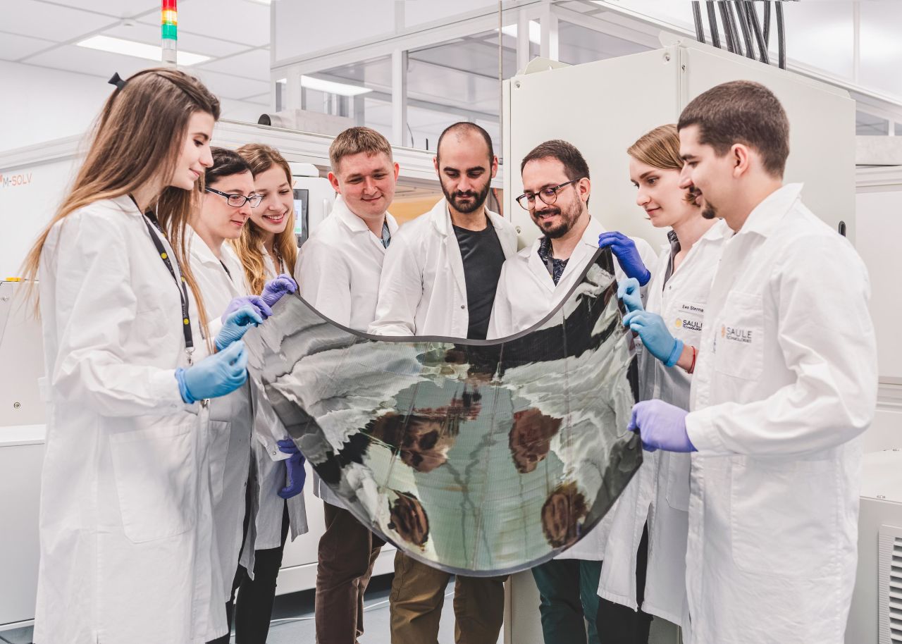 The team at Saule Technologies with their highly flexible perovskite material. 