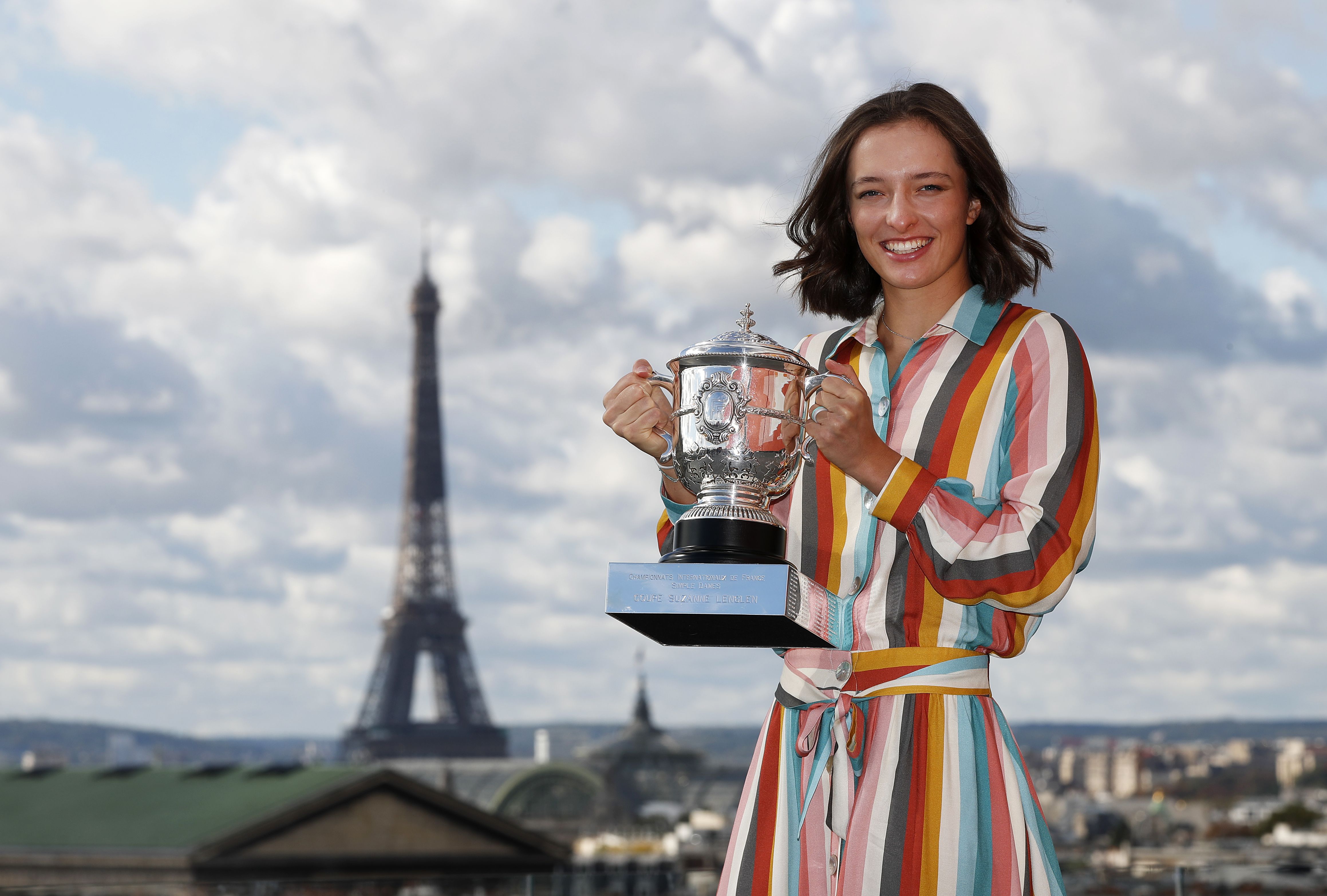 Swiatek Surpasses Serena's Streak For 2nd French Open Title