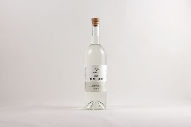 Using lemons, mikan (Japanese oranges), and sansho peppers — a relative of the tongue-tingling Sichuan peppercorn — <a href="http://kodawari.cc/en/" target="_blank" target="_blank">Kiuchi Brewery's</a> Save Beer Spirits Craft Gin has a citrus flavor, and is available as a traditional gin or as a sparkling canned cocktail. <strong>Click through for more Japanese craft gins.</strong>