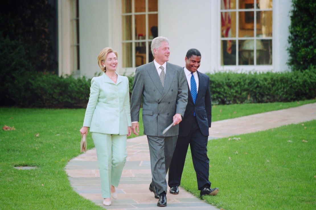 Hillary and Bill Clinton leave the White House after the Democratic Business Leaders event in September 1998.