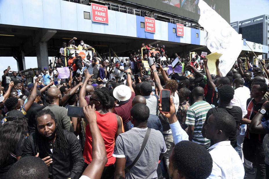 Demonstrators block the Lekki toll plaza in Lagos on October 12.