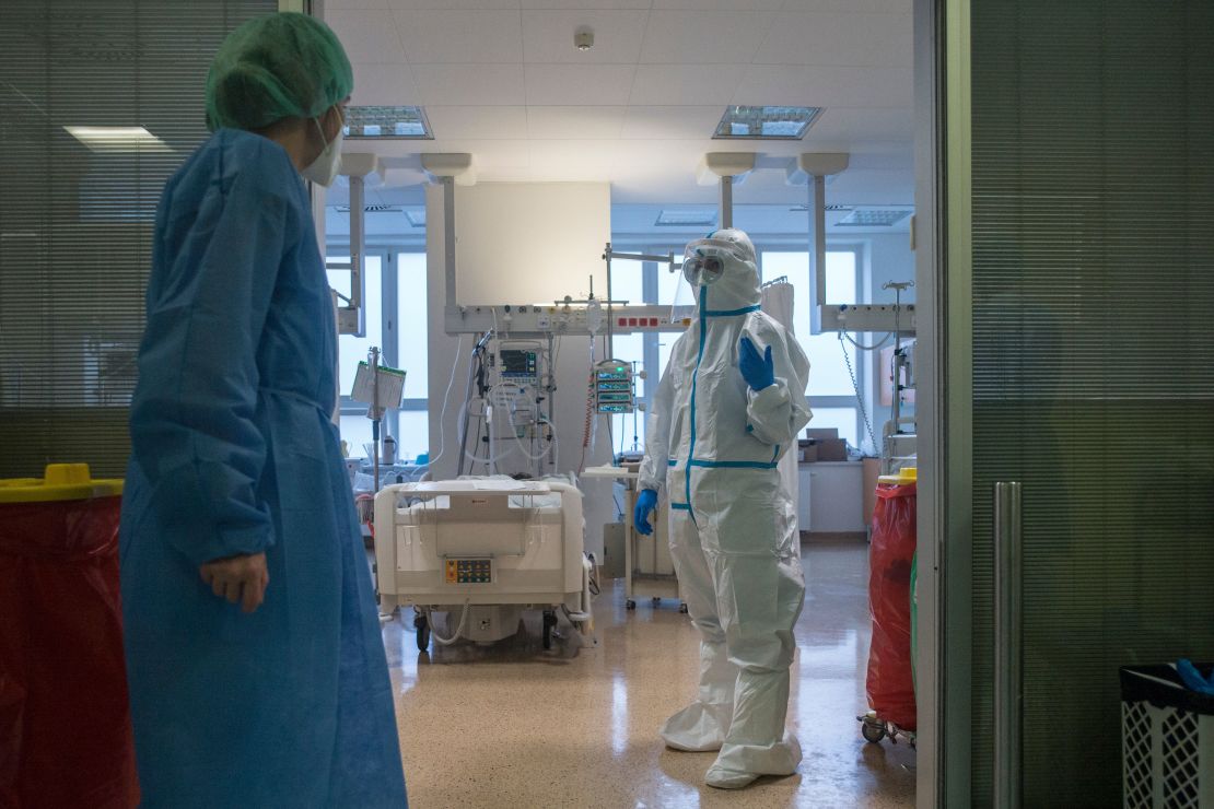 Healthcare workers tend to Covid-19 patients at the intensive care unit at Thomayer Hospital in Prague on October 14, 2020. 