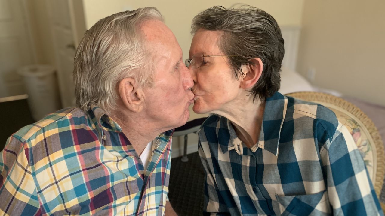 Due to Covid-19 restrictions, Joseph and Eve Loreth were only allowed to see each other through a window for more than 200 days. The tearful moment they were reunited for the first time was caught on video.