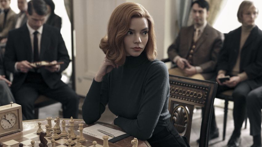 THE QUEEN'S GAMBIT (L to R) ANYA TAYLOR as BETH HARMON in THE QUEEN'S GAMBIT. Cr. CHARLIE GRAY/NETFLIX © 2020