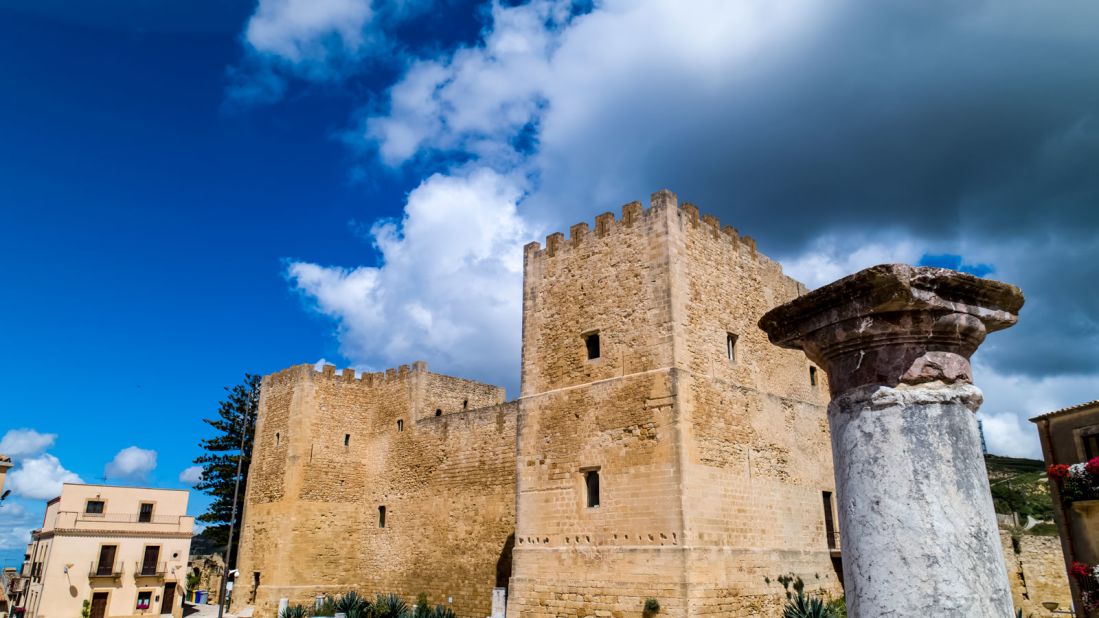 <strong>Golden town:</strong> Salemi has a unique sparkle thanks to the golden warm hue of the campanedda stone that adorns the facades of the castle, its churches,  palazzos and homes.