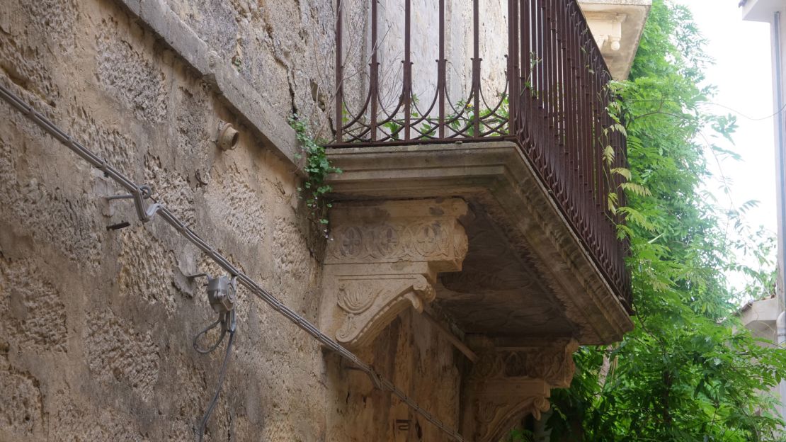 The abandoned homes going under the hammer all have small panoramic balconies and terraces.