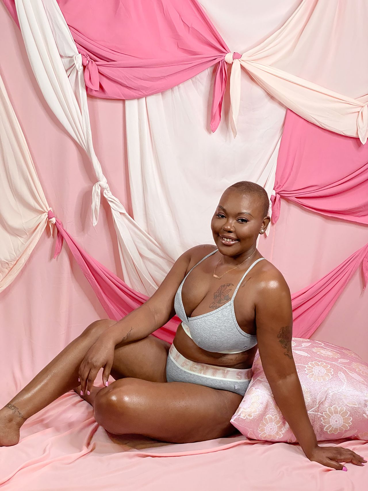 Sleeping Black Boobs - Rihanna's latest Savage X Fenty campaign stars Black breast cancer  survivors | CNN