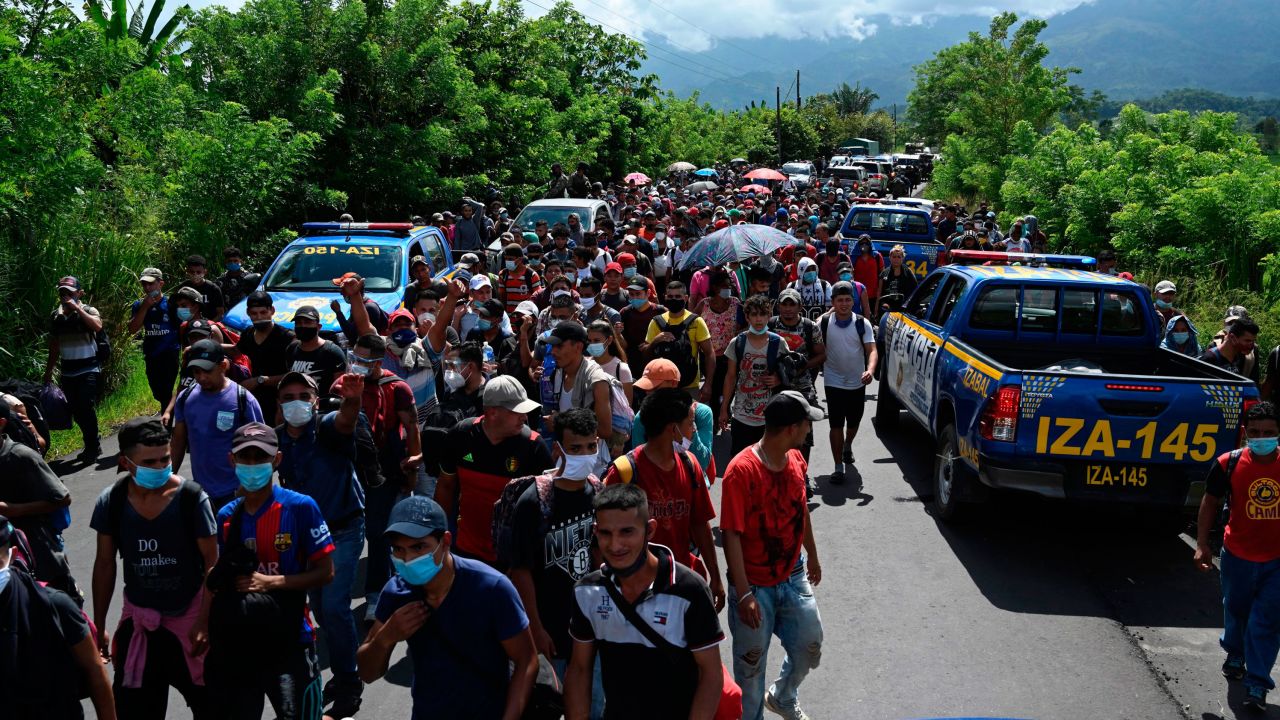 TOPSHOT - Honduran migrants, part of a caravan heading to the US, walk in Entre Rios, Guatemala, after crossing the border from Honduras, on October 1, 2020. - A new caravan, of at least 5,000 people, left San Pedro Sula on Wednesday midnight in search of the American dream amid the new coronavirus pandemic, which has left over 2,300 dead in Honduras so far. 
