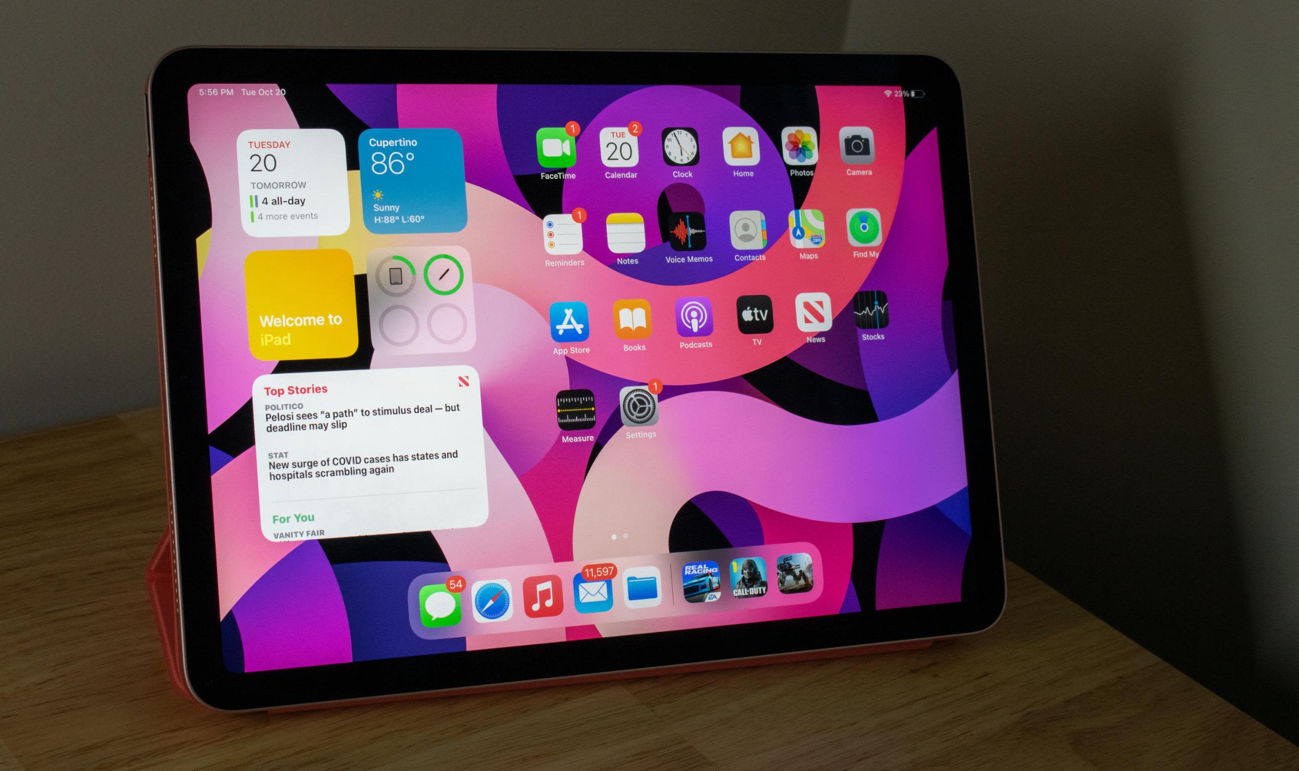 iPad Air 4 là một trong những chiếc máy tính bảng cao cấp của Apple với cấu hình mạnh mẽ và thiết kế đẹp mắt. Tuy nhiên, bạn có còn băn khoăn về sản phẩm này? Xem ngay đánh giá iPad Air 4 với những đánh giá tích cực từ người dùng đã sử dụng để tìm hiểu thêm về sản phẩm và có được quyết định đúng đắn nhất.