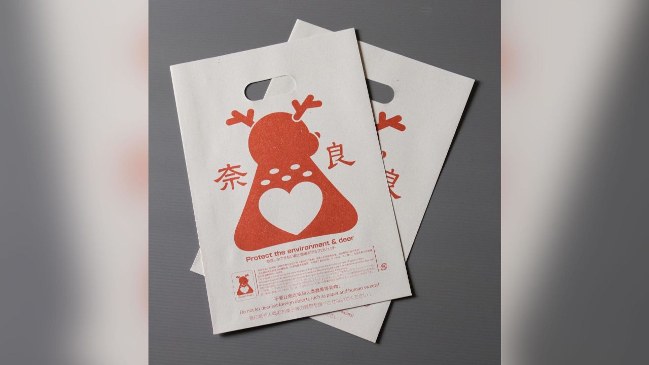 जापानी ने नारा के पवित्र हिरण को बचाने के लिए “खाद्य” प्लास्टिक बैग का विकल्प खोजा

– i7 News