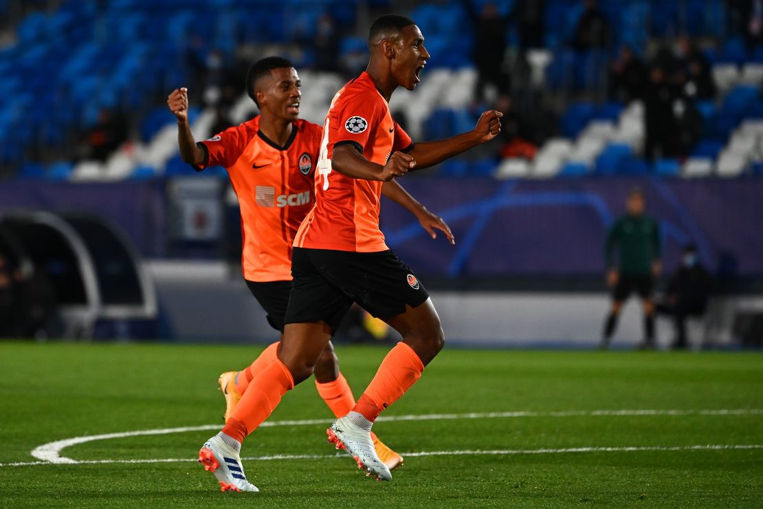 Tete celebrates after doubling Shakhtar's lead.