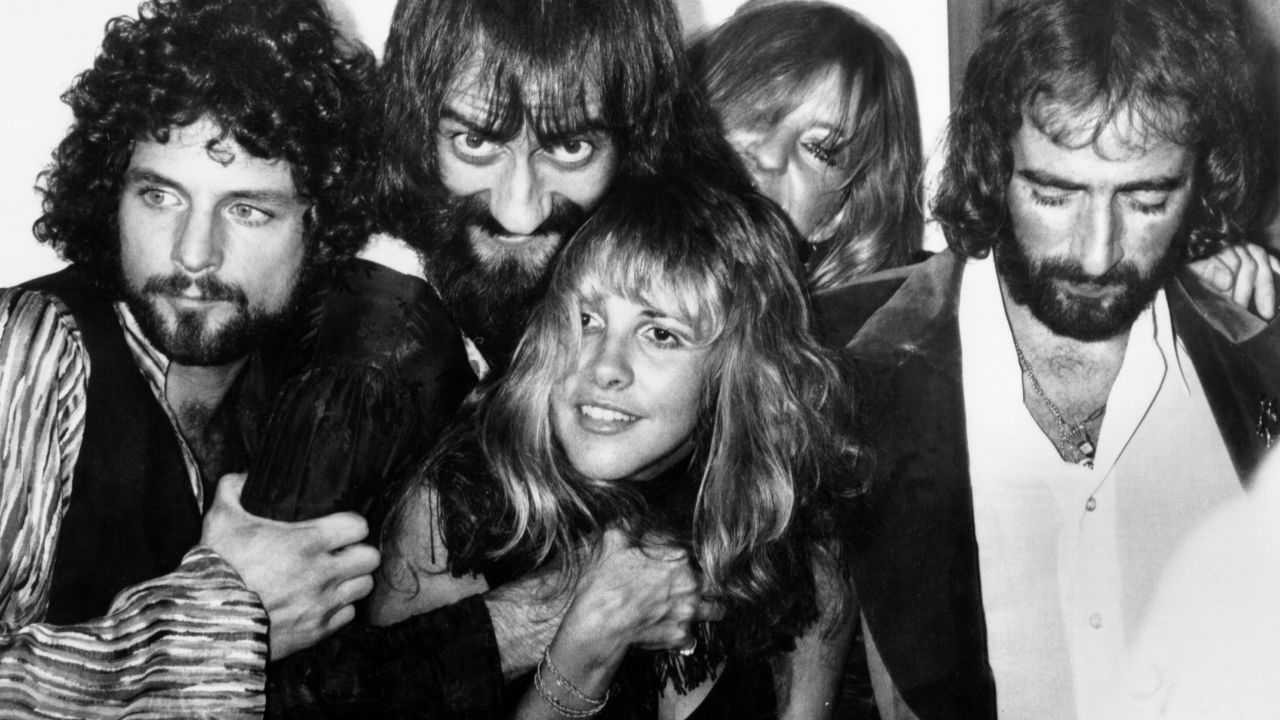 Fleetwood Mac, Stevie Nicks, Lindsey Buckingham, Christine McVie, John McVie and Mick Fleetwood backstage at the Los Angeles Rock Awards on September 1, 1977. (Photo by Richard Creamer/Michael Ochs Archives/Getty Images)