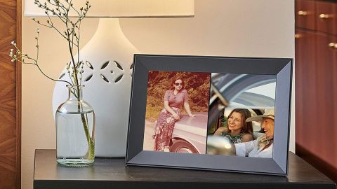 Aura Carver Smart Digital Picture Frame
