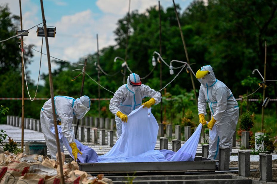 Volunteers at a cemetery in Yangon, Myanmar, bury someone believed to have died from Covid-19.