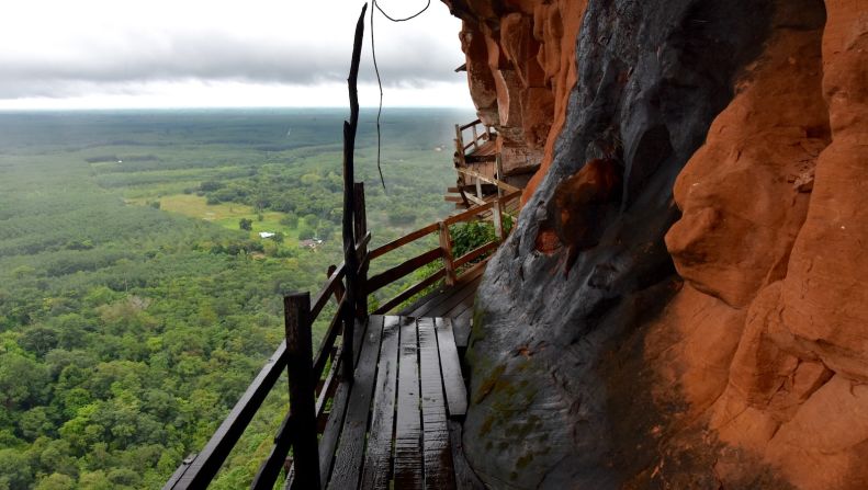 <strong>Wat Phu Tok cliff walk: </strong>While care is necessary when strolling the walkways at Wat Phu Tok in Bueng Kan province, decades of monks and tourists visiting without incident have proven their sturdiness. 