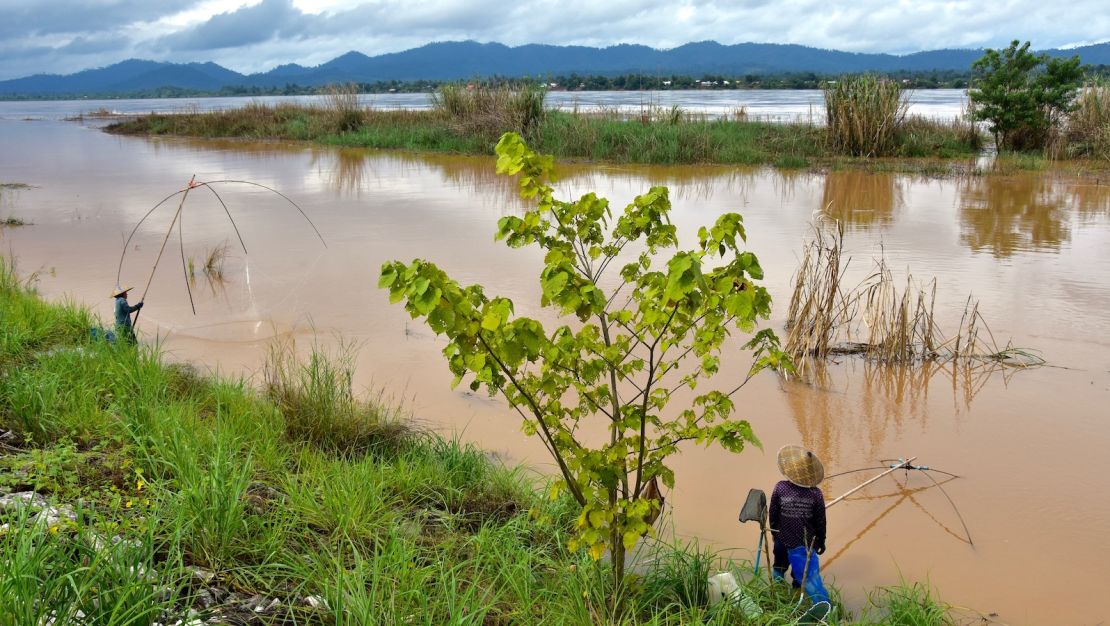 Fishing on the Mekong in Ban Phaeng District in Isaan's Nakhon Phanom Province.