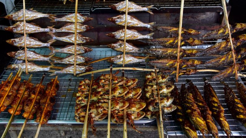 <strong>Fresh off the grill:</strong> Grilled fish and frogs at the bursting market in Phibun Mangsahan, a district in the central part of Ubon Ratchathani province.
