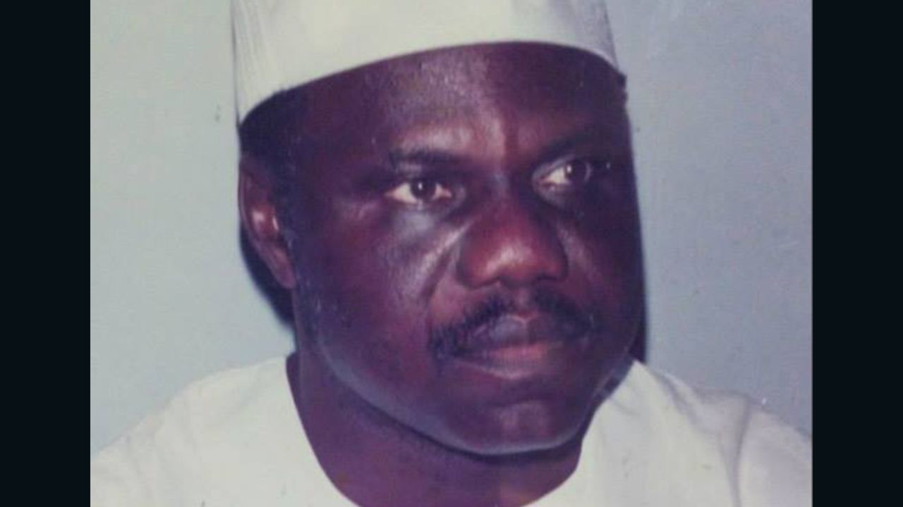 Simeon Apata, Niniola's father