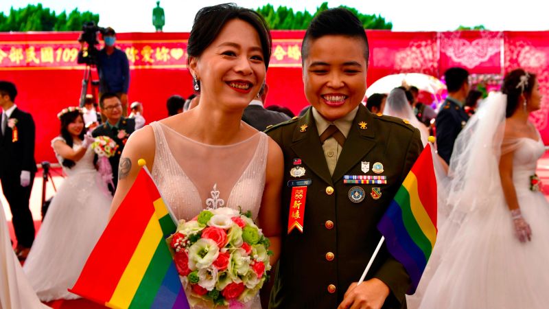Same Sex Couples Marry In Mass Military Wedding A First For Taiwans Armed Forces Cnn
