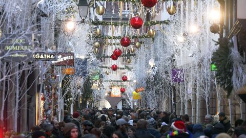 Dating back to 1570, Strasbourg Christmas Market lights up this French city annually.