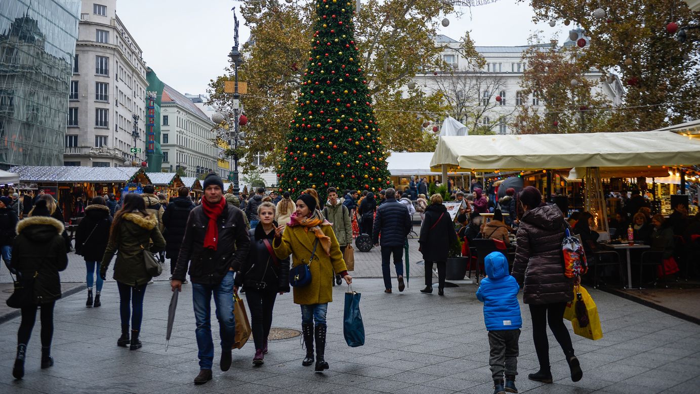 <strong>Vorosmarty Square Christmas market: </strong>The highlights from this annual event in Vorosmarty Square usually include a giant advent calendar, with a new window display each day. However, the event may be different this year, as it's no longer being organized by the city.