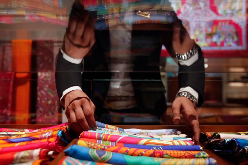 Despite India's rapidly growing wealth, international luxury companies are struggling with business in Asia's third largest economy.