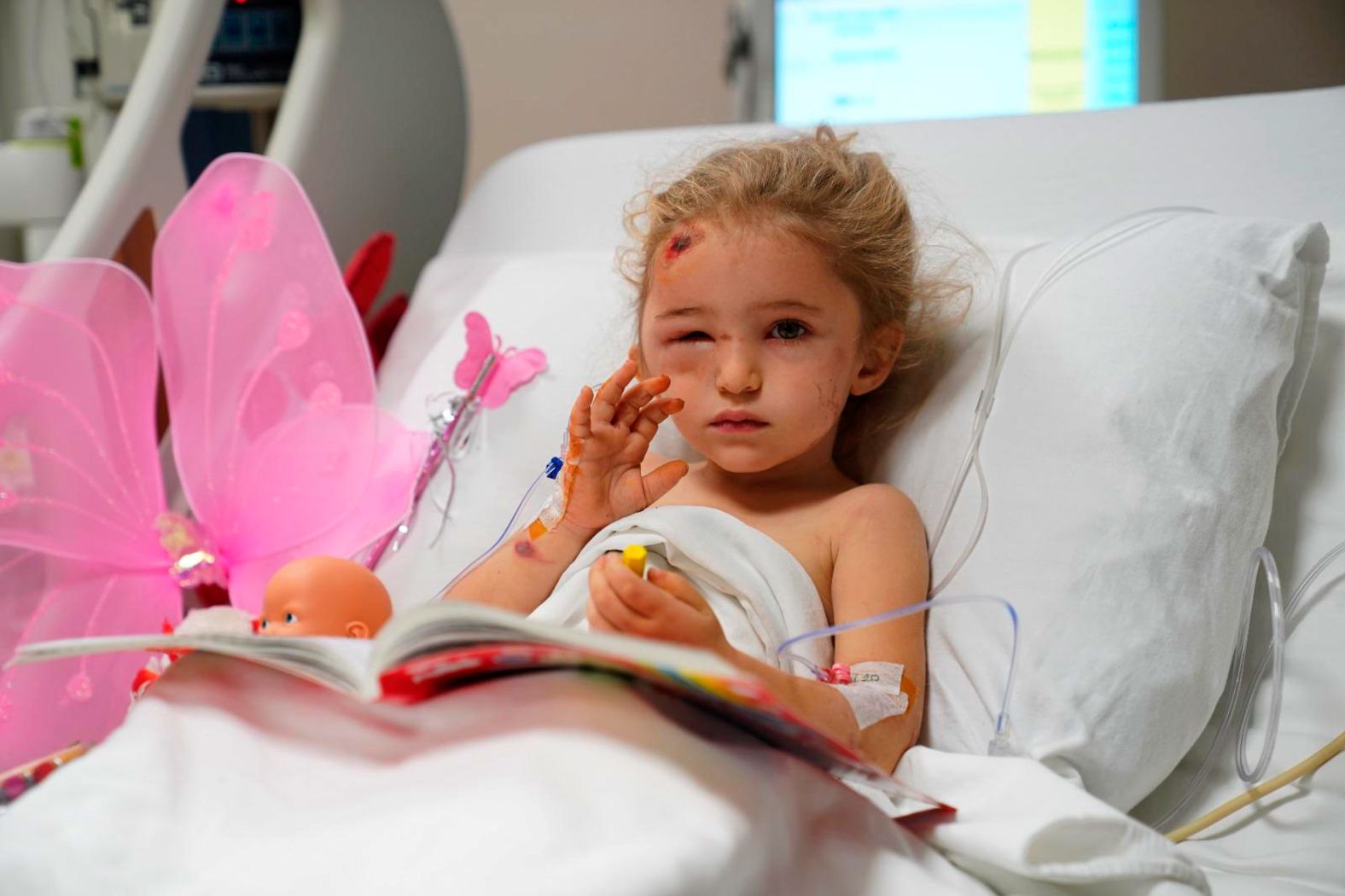 Elif rests in a hospital bed <a href="https://edition.cnn.com/2020/11/02/europe/turkey-earthquake-girl-rescue-intl-hnk/index.html" target="_blank">following her rescue.</a>