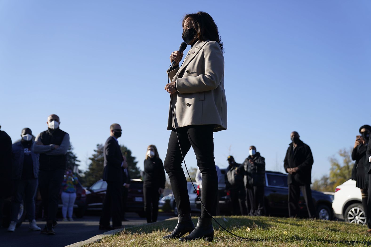 US Sen. Kamala Harris, Biden's running mate, visits a polling location in Detroit on Election Day. During <a href="index.php?page=&url=https%3A%2F%2Fwww.cnn.com%2Fpolitics%2Flive-news%2Felection-results-and-news-11-03-20%2Fh_a217d48cf5e1cc4bcaf3f5011c183030" target="_blank">her surprise stop,</a> she thanked voters for waiting in line.