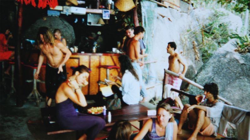 <strong>Pioneering guests and volunteers:</strong> In the early days, it welcomed guests and volunteers eager to get away from the ongoing commercialization in nearby Hat Rin, where the monthly Full Moon Party takes place.