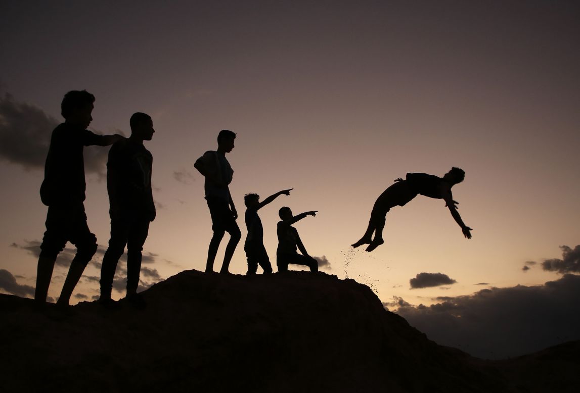 Young people practice parkour in Gaza City on Thursday, November 5. <a href="http://www.cnn.com/2020/10/29/world/gallery/photos-this-week-october-22-october-29/index.html" target="_blank">See last week in 41 photos</a>