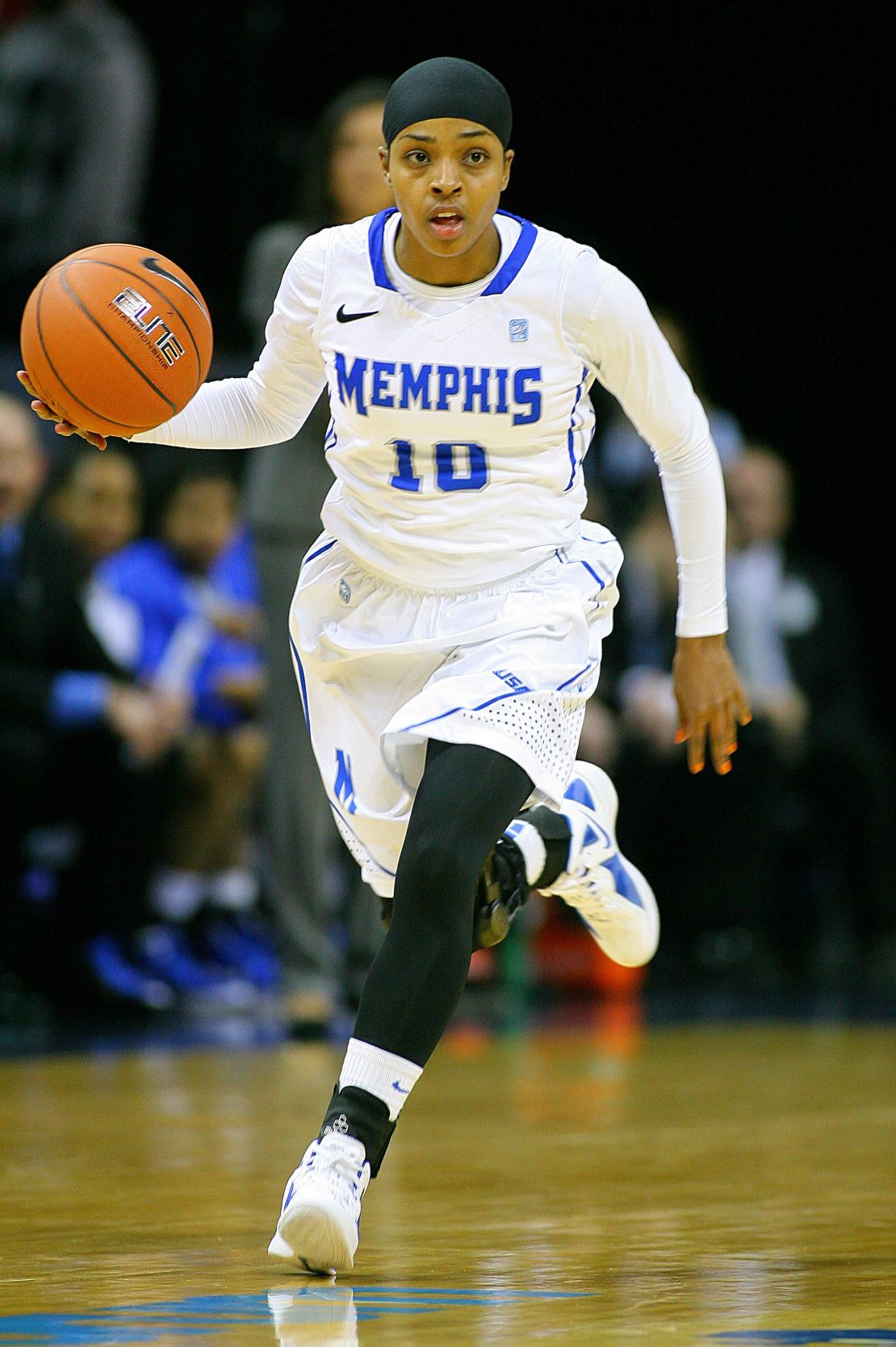 Bilqis Abdul-Qaadir, Memphis Lady Tigers guard at the time, dribbling the ball up the court against the Tulane Green Wave.
