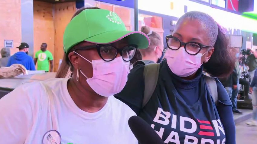 new york times square supporter celebration end pandemic sandoval postelex vpx_00001321