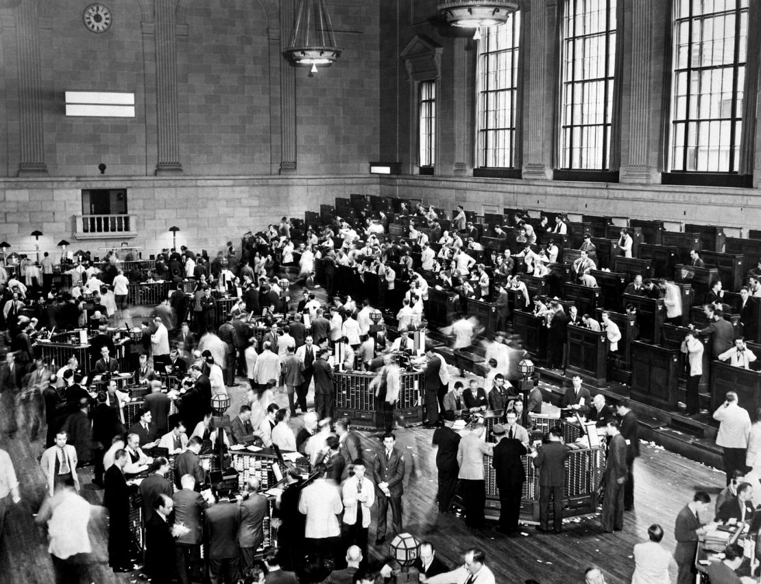 Traders rush in 1929 as the New York Stock Exchange crashes, sparking a run on banks.