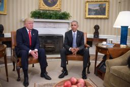 US President Barack Obama meets with President-elect Donald Trump to update him on transition planning in the Oval Office at the White House on November 10, 2016 in Washington,DC. / AFP / JIM WATSON (Photo credit should read JIM WATSON/AFP via Getty Images)