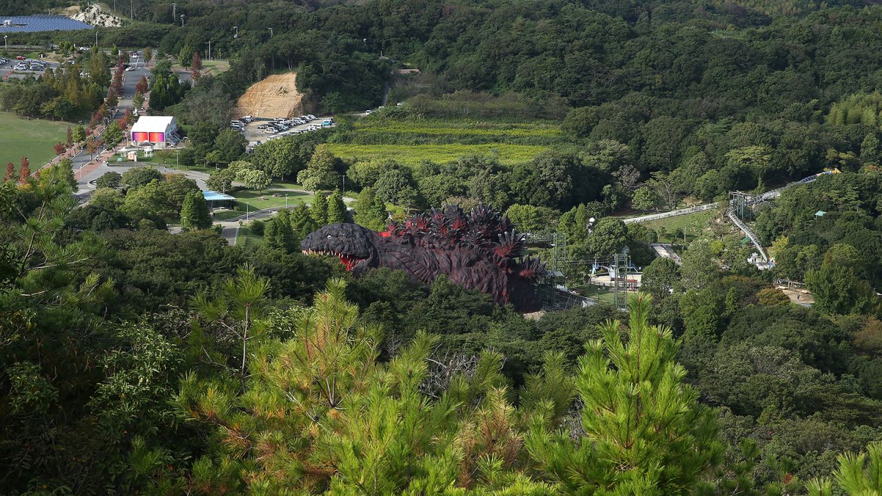 Nijigen no Mori's new 'life-size' Godzilla replica is 162 meters long.
