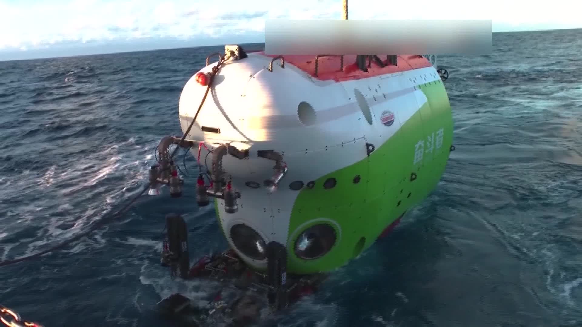 A record-setting dive into the deepest ocean, Earth