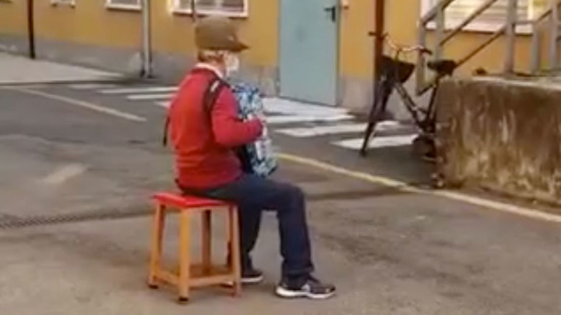 Stefano Bozzini played his wife's favorite songs in a touching moment that went viral.