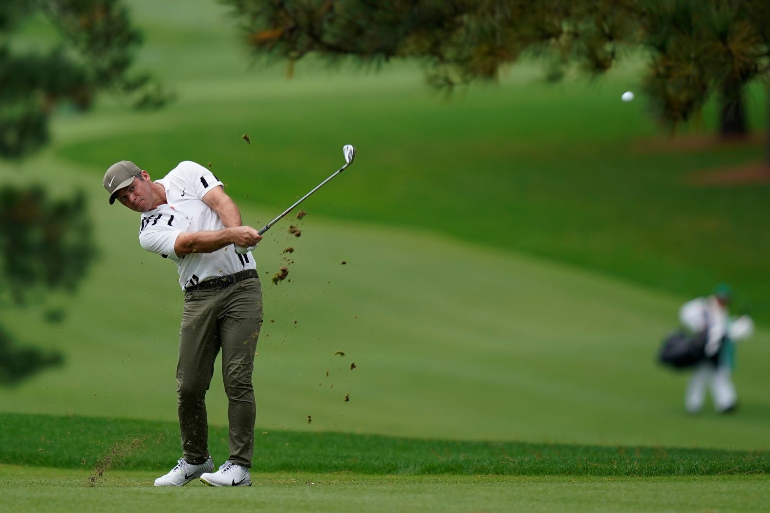 Paul Casey, the clubhouse leader after the first day, hits on the 17th hole. 