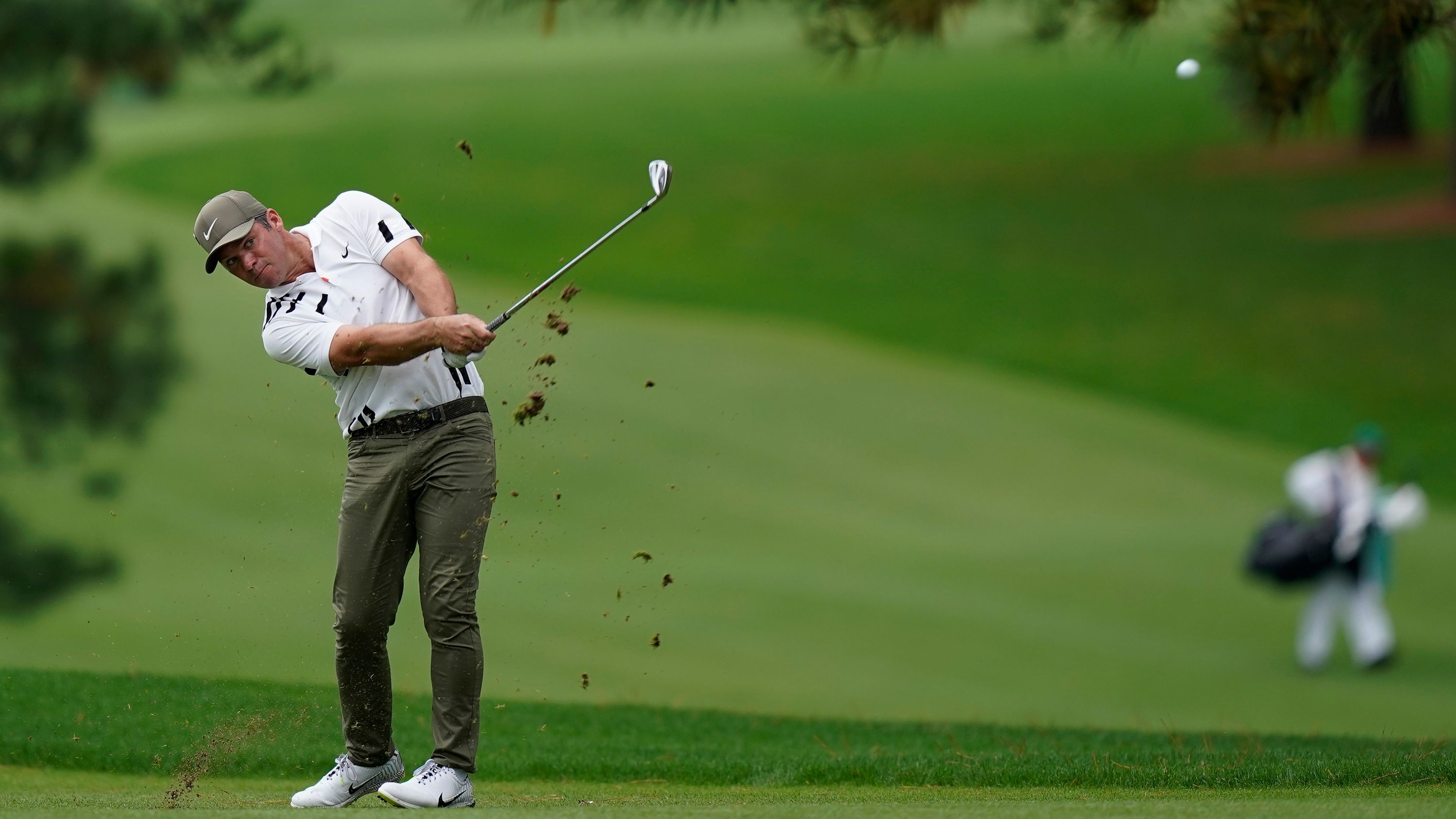 Paul Casey, the clubhouse leader after the first day, hits on the 17th hole. 