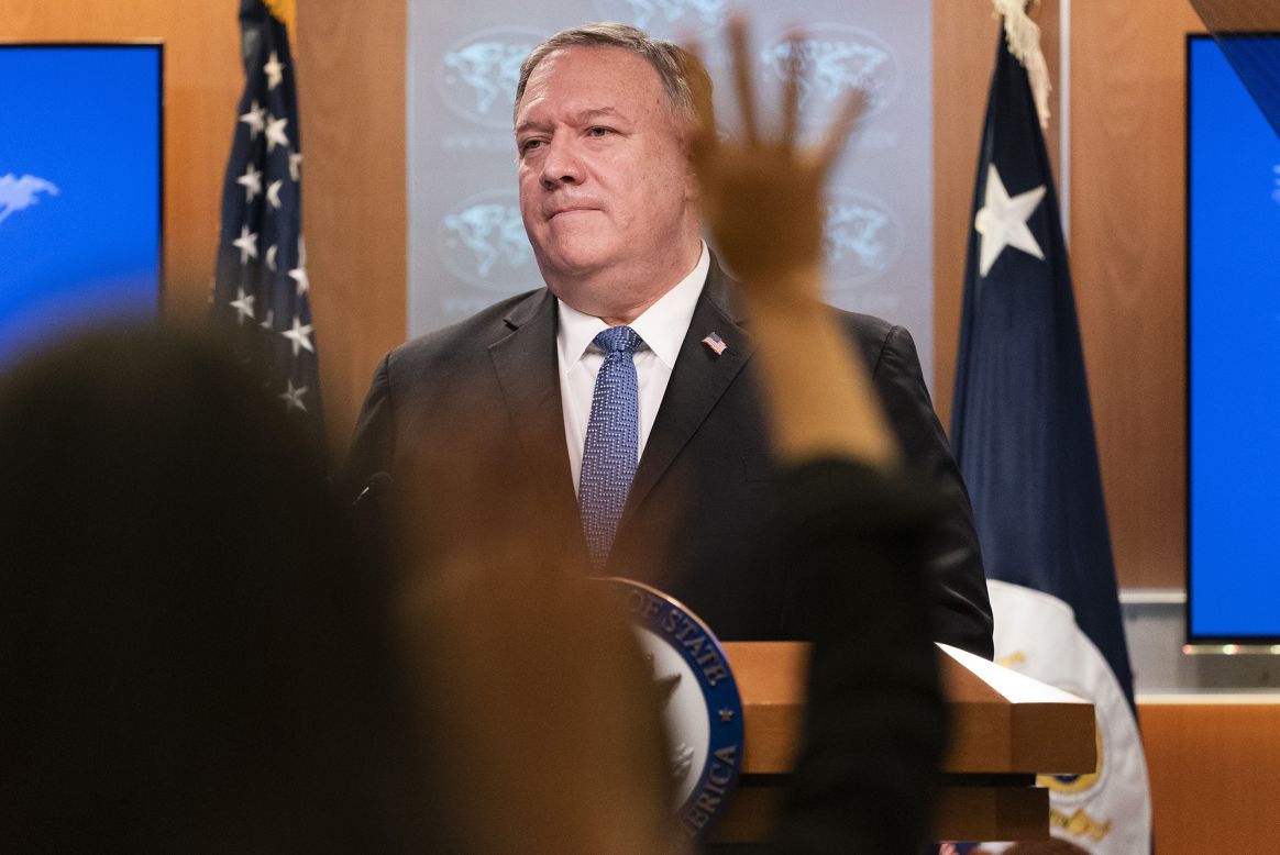 Reporters raise their hands as US Secretary of State Mike Pompeo holds a briefing in Washington, DC, on Tuesday, November 10. In his remarks, <a href="https://www.cnn.com/2020/11/10/politics/pompeo-transition-trump/index.html" target="_blank">Pompeo refused to acknowledge Joe Biden's victory</a> in the presidential election.