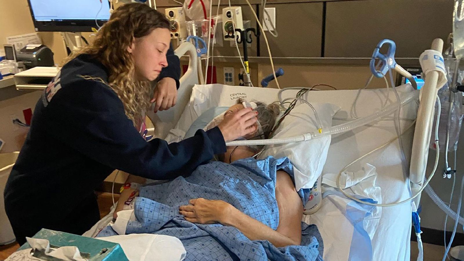 Utah resident Lindsay Wootton tearfully saying farewell to her mother, 56-year-old Tracy Larsen, moments before she lost her life to Covid-19.