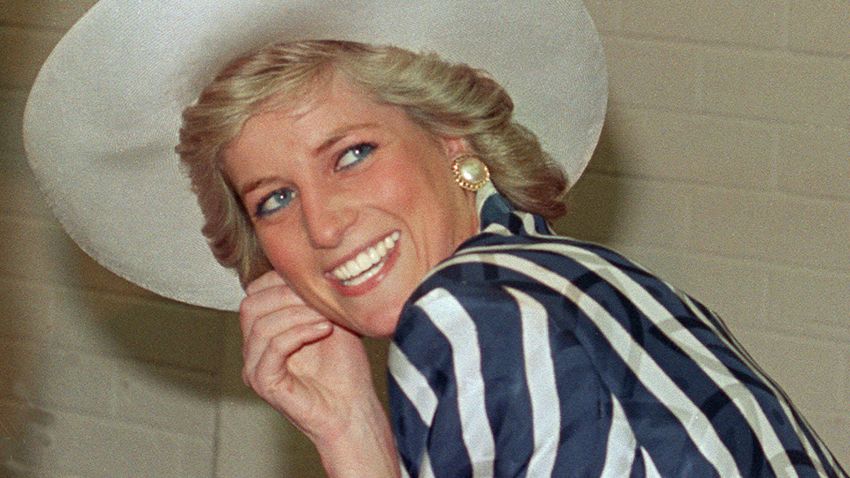 Princess of Wales Diana poses, 27 January 1988, during her visit to the Footscray Park in suburb of Melbourne. (Photo by PATRICK RIVIERE / AFP)        (Photo credit should read PATRICK RIVIERE/AFP via Getty Images)