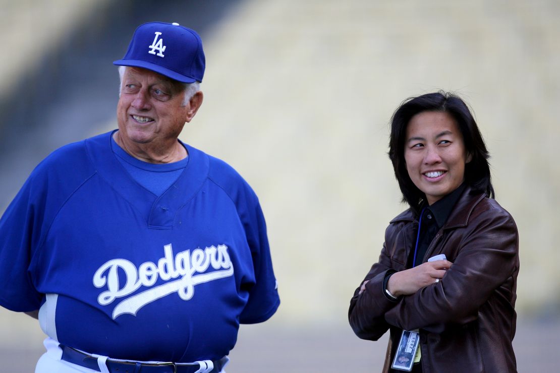 Former Dodgers Manager Tommy Lasorda talks with then-Assistant General Manager Kim Ng.