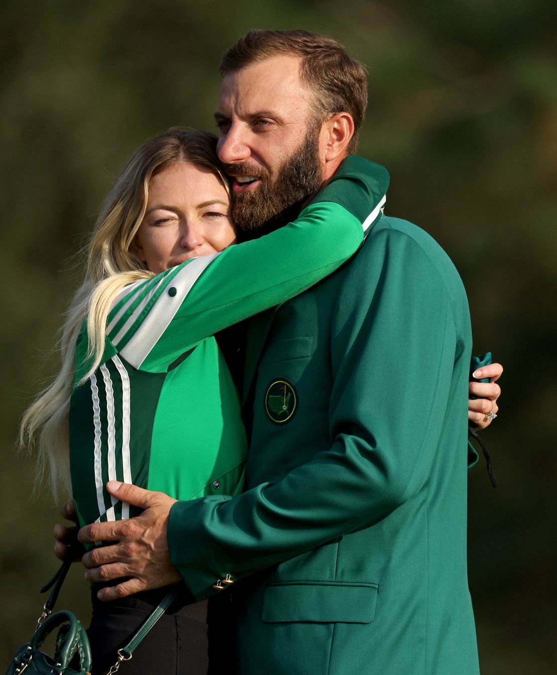 Johnson celebrates with Gretzky during the Green Jacket ceremony.