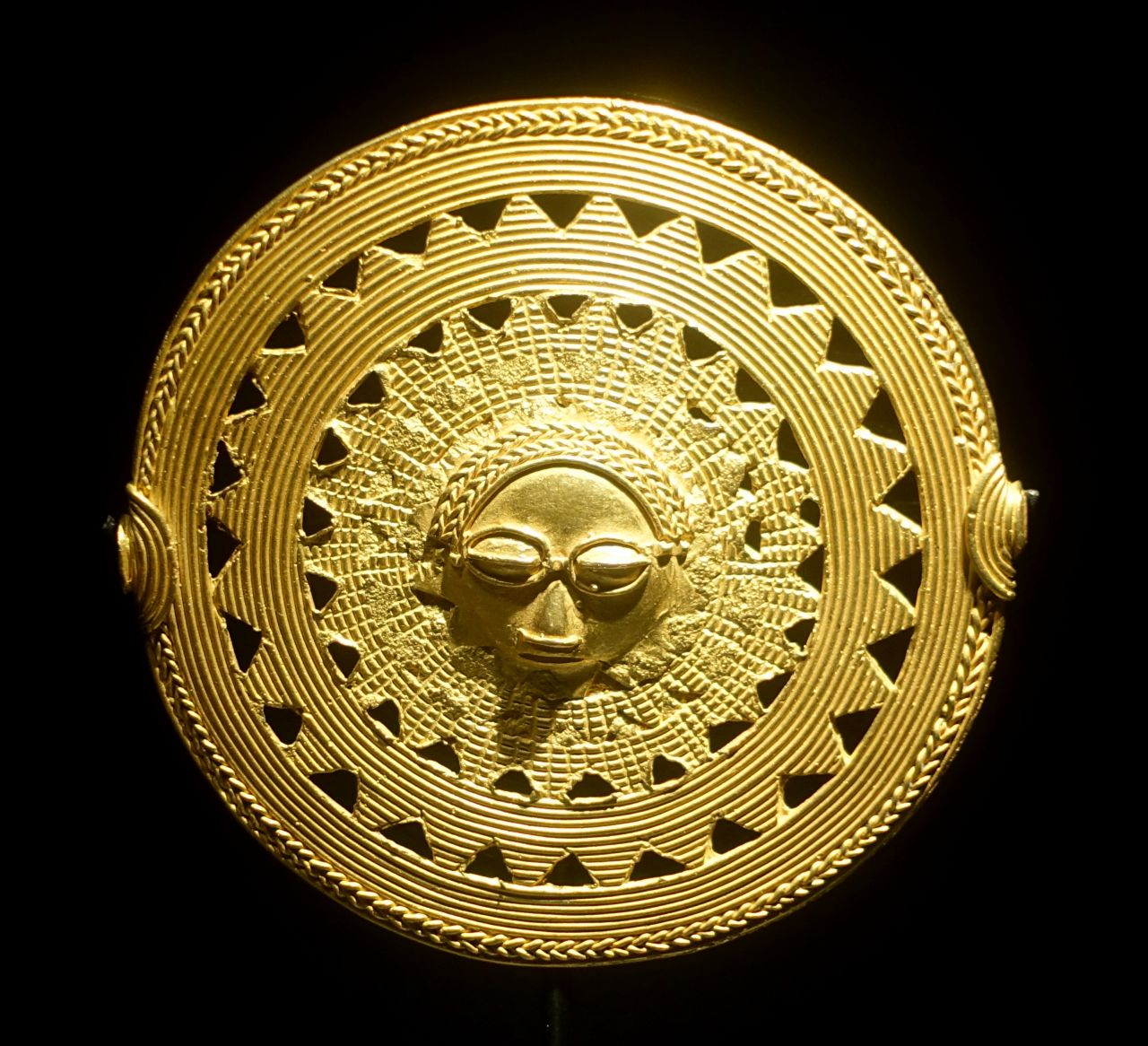 Ghana has sought the return of gold looted from the Asante empire. British museums offer a compromise of adding new context to such exhibits.
