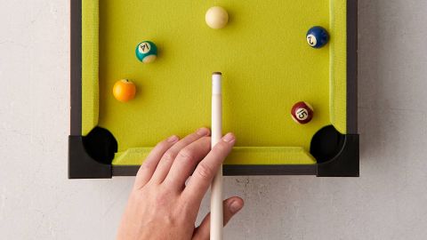 UO Mini Tabletop Pool Game