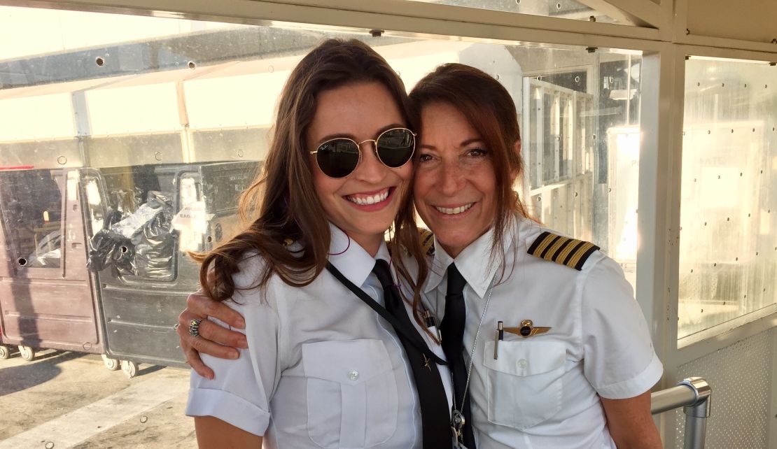 Donna and Suzy Garrett both work as pilots for SkyWest Airlines.